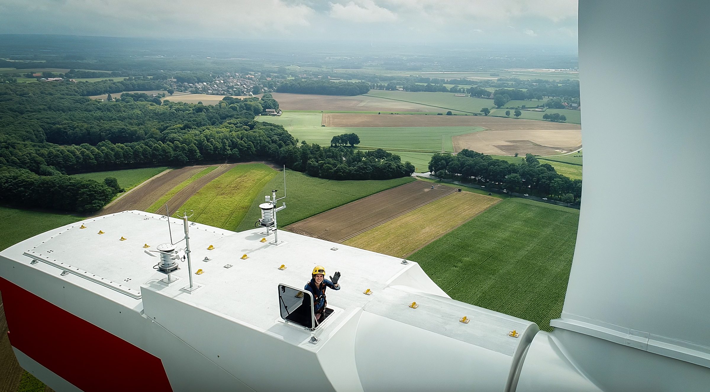 BBWind Servicetechnikerin auf der Gondel einer Windenergieanlage